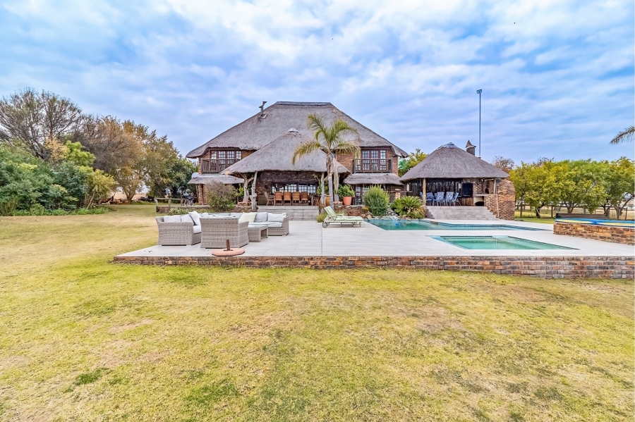 8 Bedroom Property for Sale in Oranjeville Free State